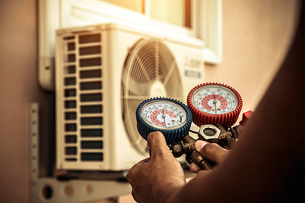 Professional Hvac technician working in Canton, GA